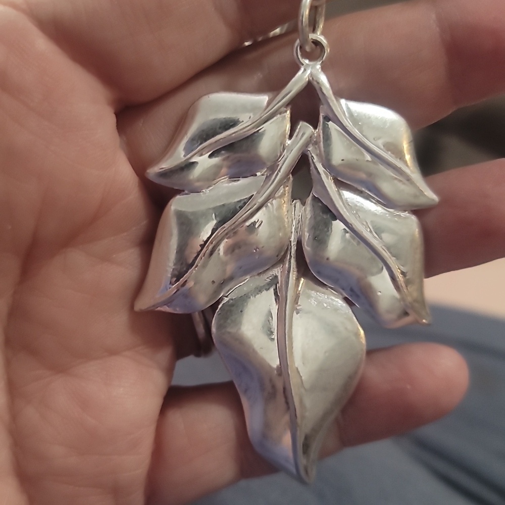 Designer Bill Blass silvertone elven leaves necklace